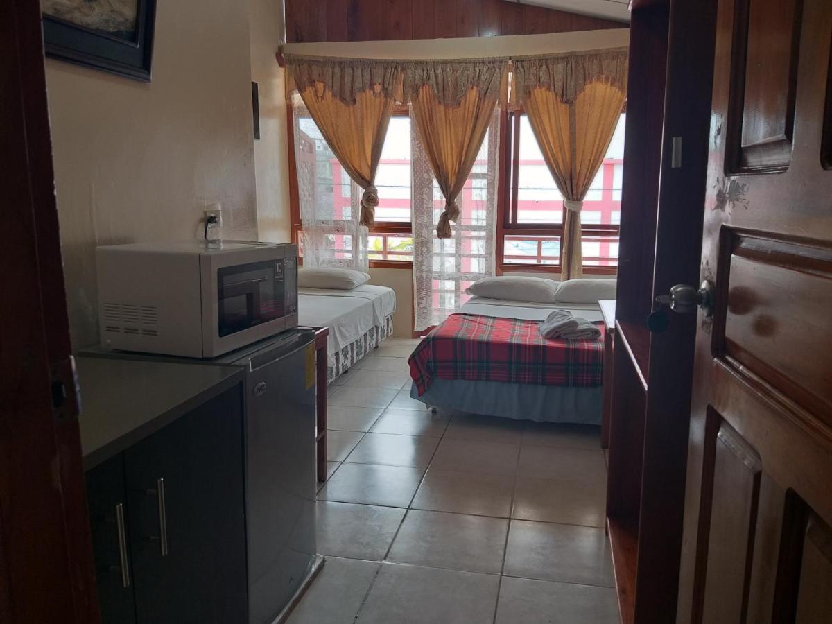 Hostal Miconia Puerto Ayora  Eksteriør billede