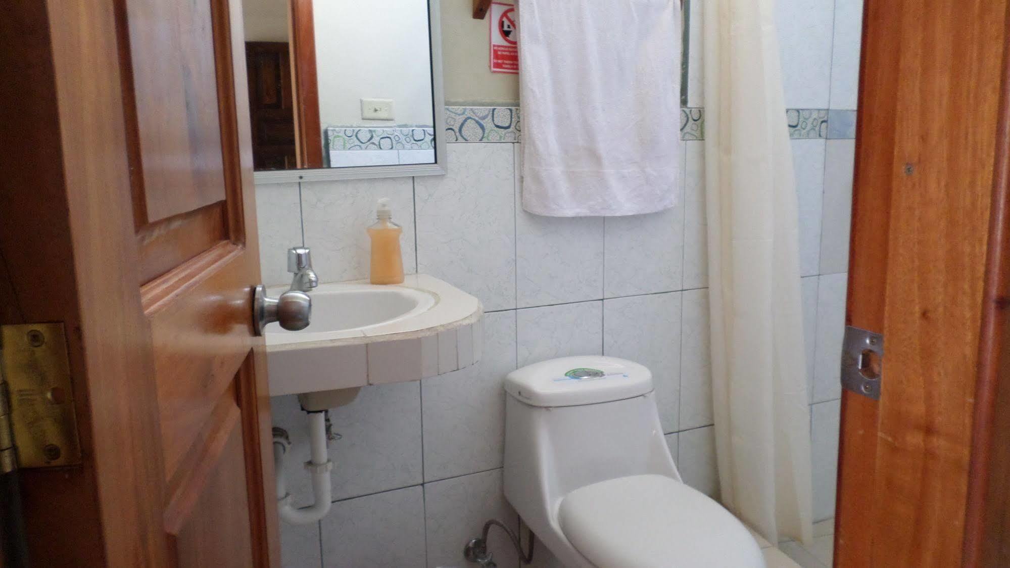 Hostal Miconia Puerto Ayora  Eksteriør billede