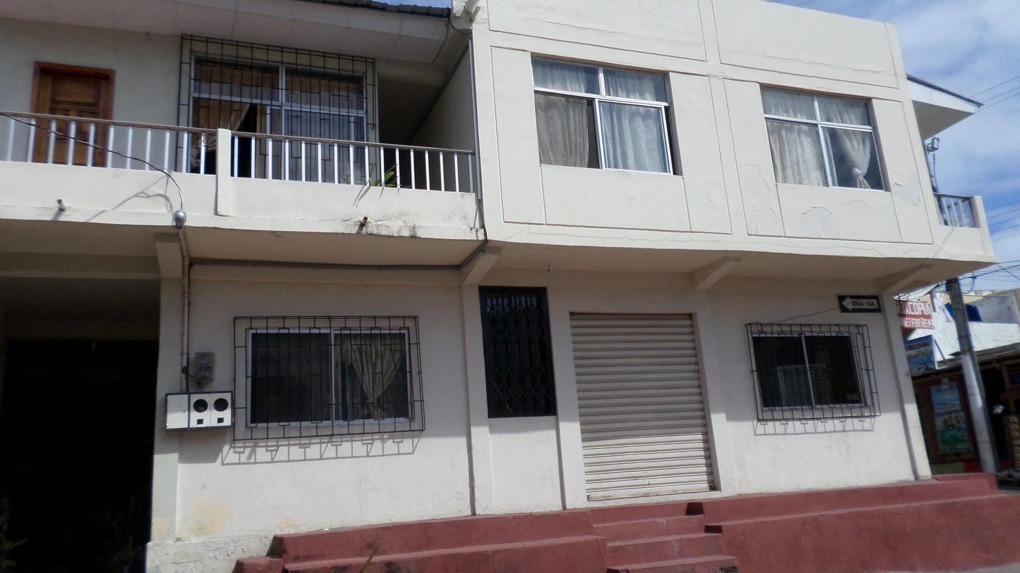 Hostal Miconia Puerto Ayora  Eksteriør billede